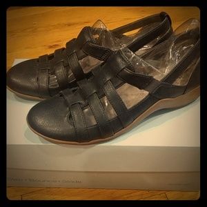 🌞 Lifestride slip on sandals